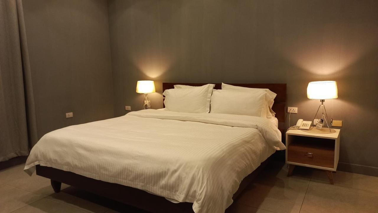 Tropicana Beach & Resort Elwa Esterno foto